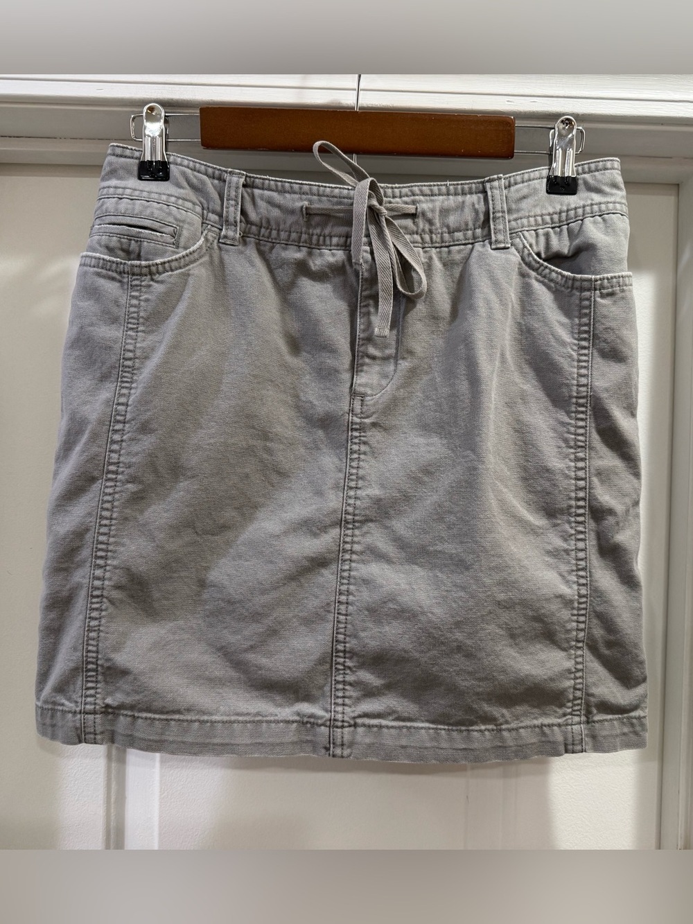 Eddie Bauer Light Gray Distressed Skirt Size 2